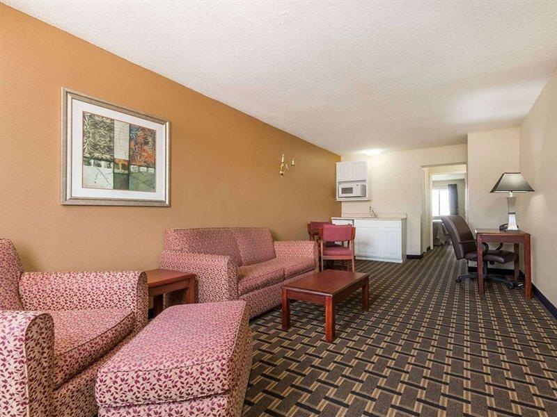 Super 8 By Wyndham Indianapolis/Ne/Castleton Area Hotel Luaran gambar