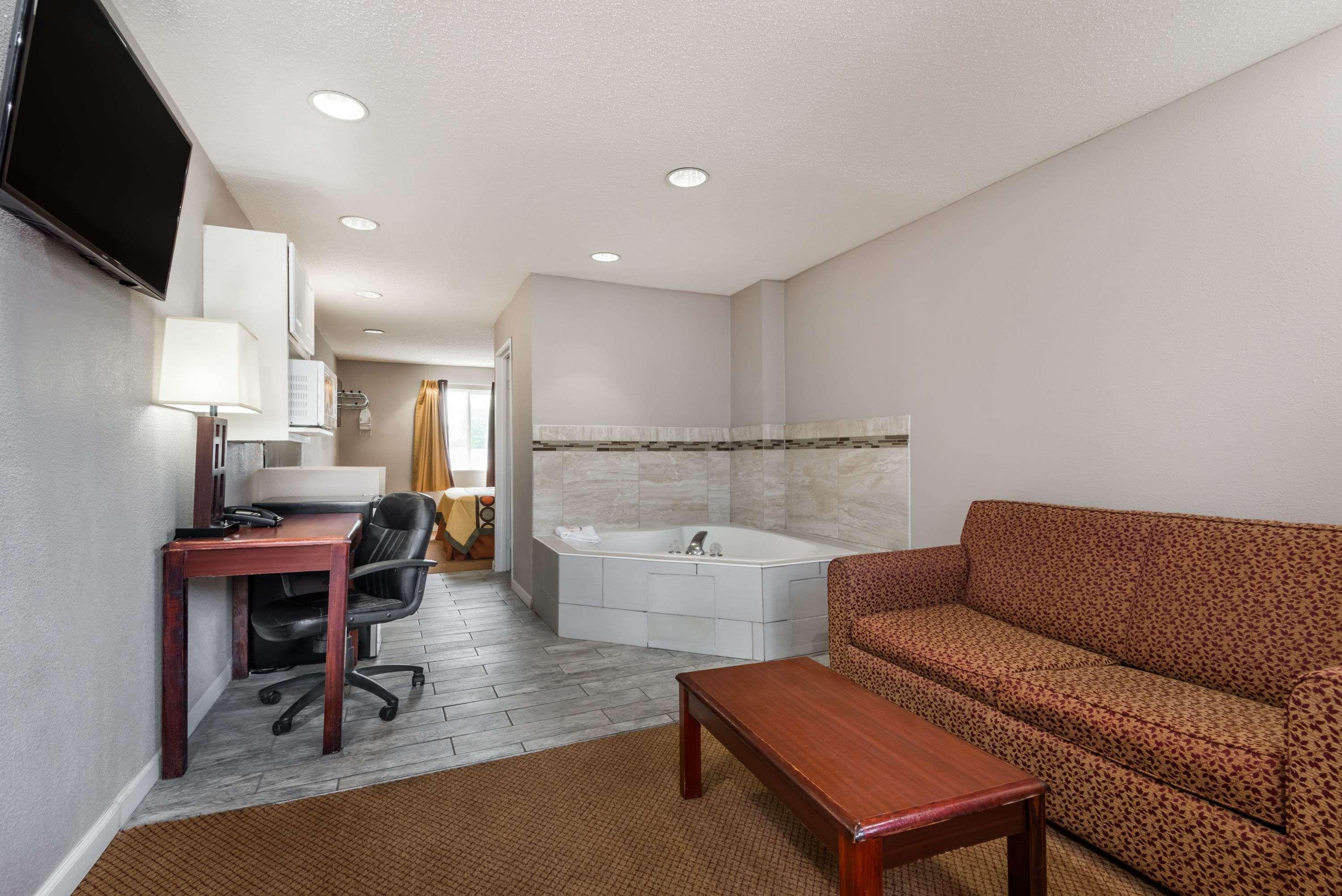 Super 8 By Wyndham Indianapolis/Ne/Castleton Area Hotel Luaran gambar