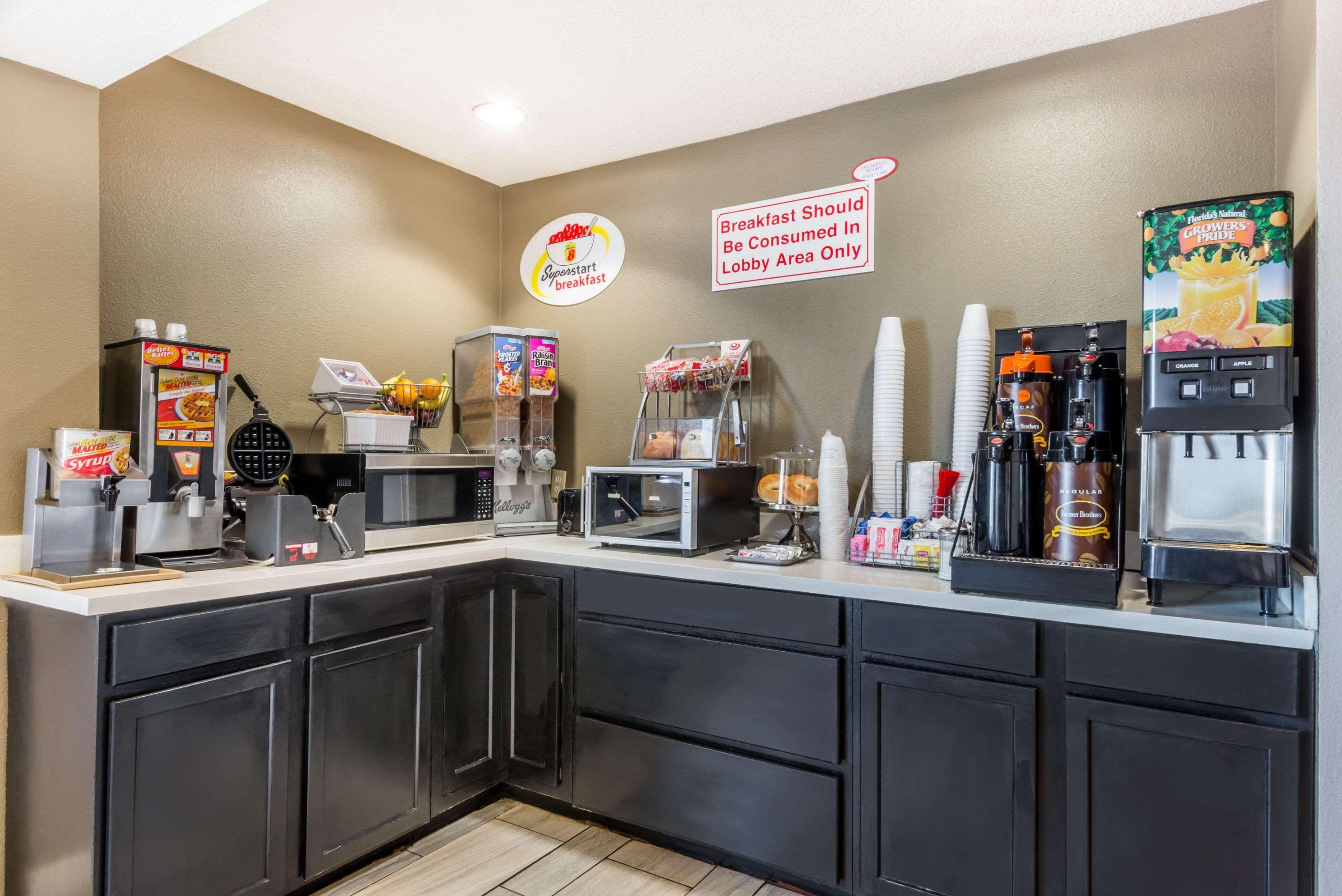 Super 8 By Wyndham Indianapolis/Ne/Castleton Area Hotel Luaran gambar