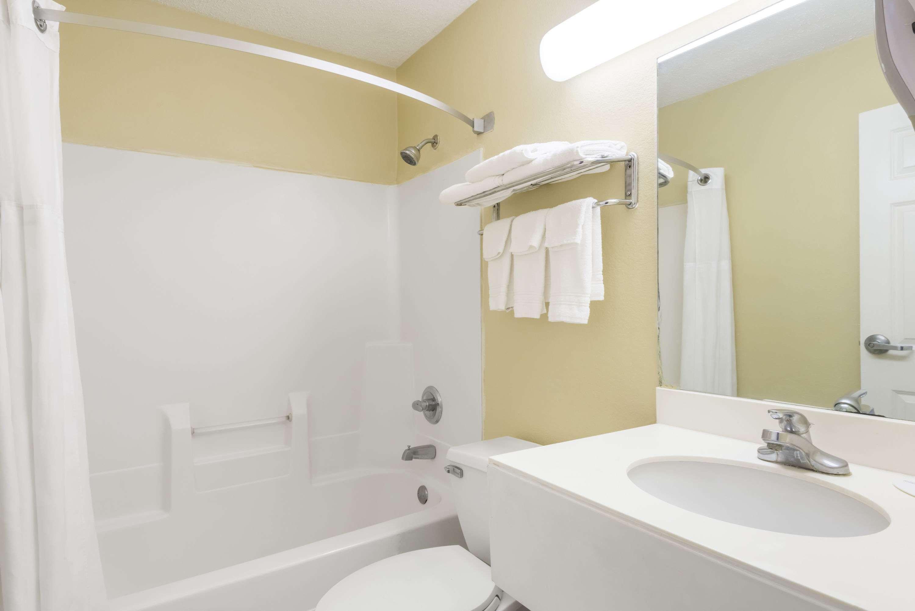 Super 8 By Wyndham Indianapolis/Ne/Castleton Area Hotel Luaran gambar