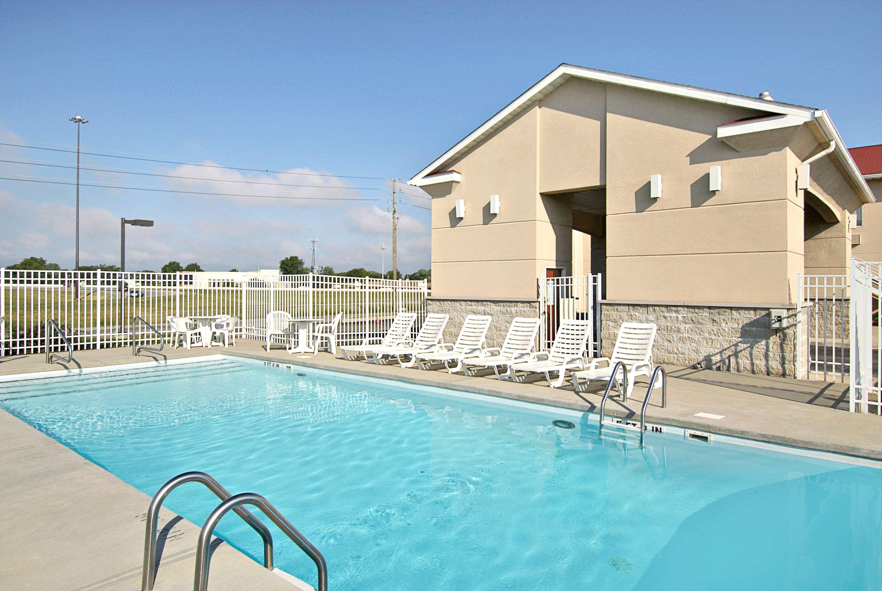 Super 8 By Wyndham Indianapolis/Ne/Castleton Area Hotel Luaran gambar