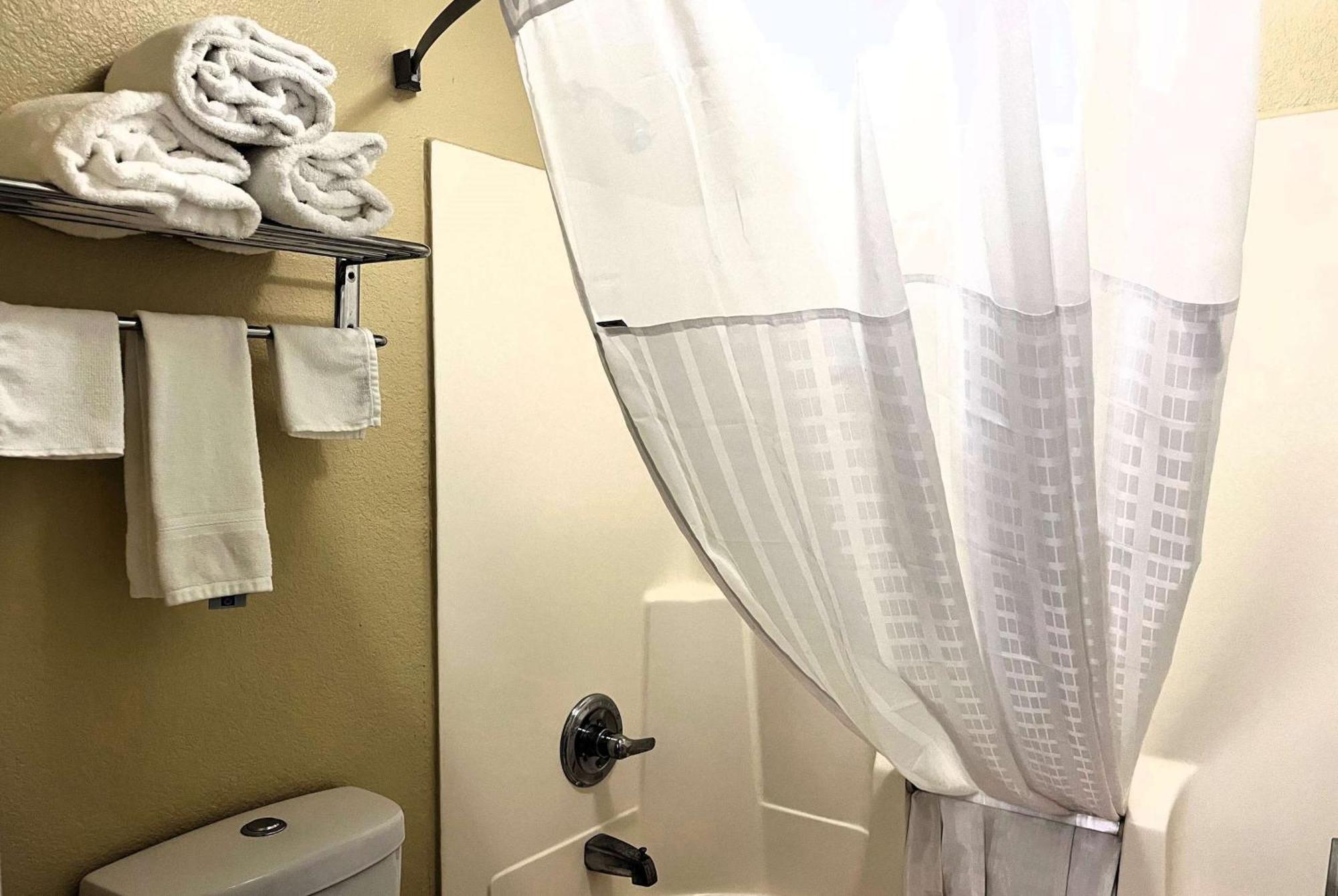 Super 8 By Wyndham Indianapolis/Ne/Castleton Area Hotel Luaran gambar