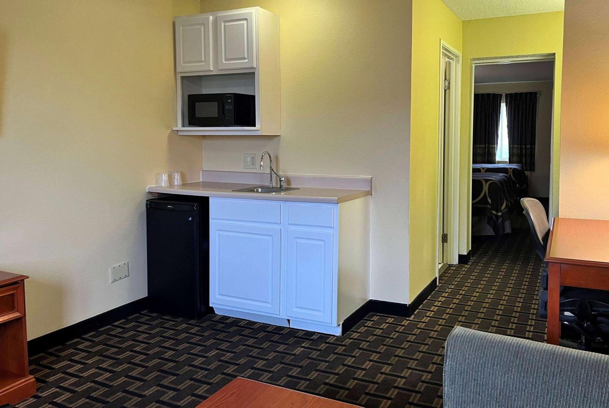 Super 8 By Wyndham Indianapolis/Ne/Castleton Area Hotel Luaran gambar