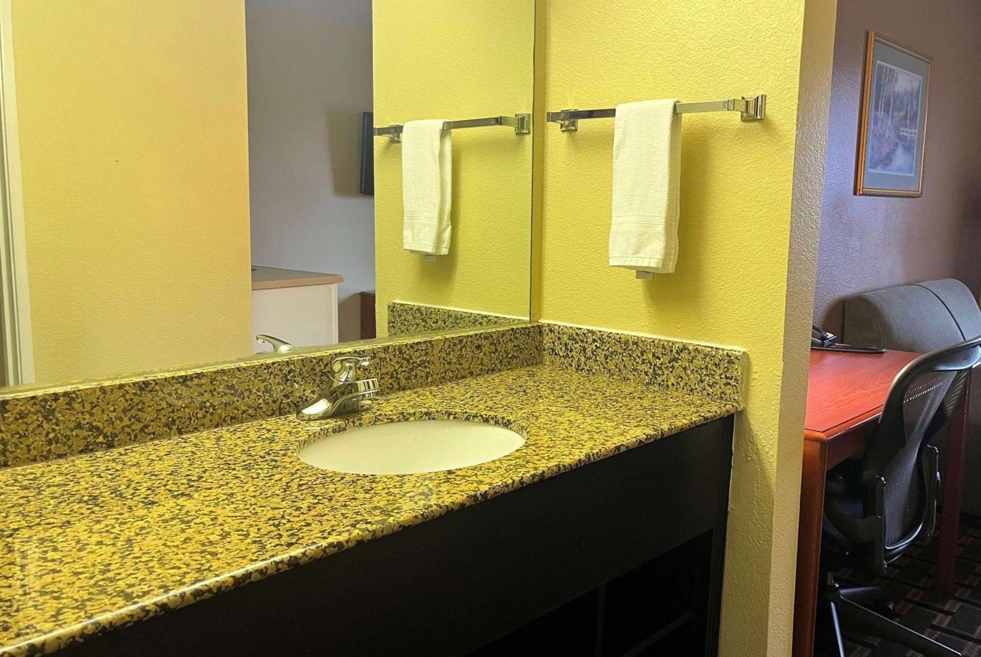 Super 8 By Wyndham Indianapolis/Ne/Castleton Area Hotel Luaran gambar