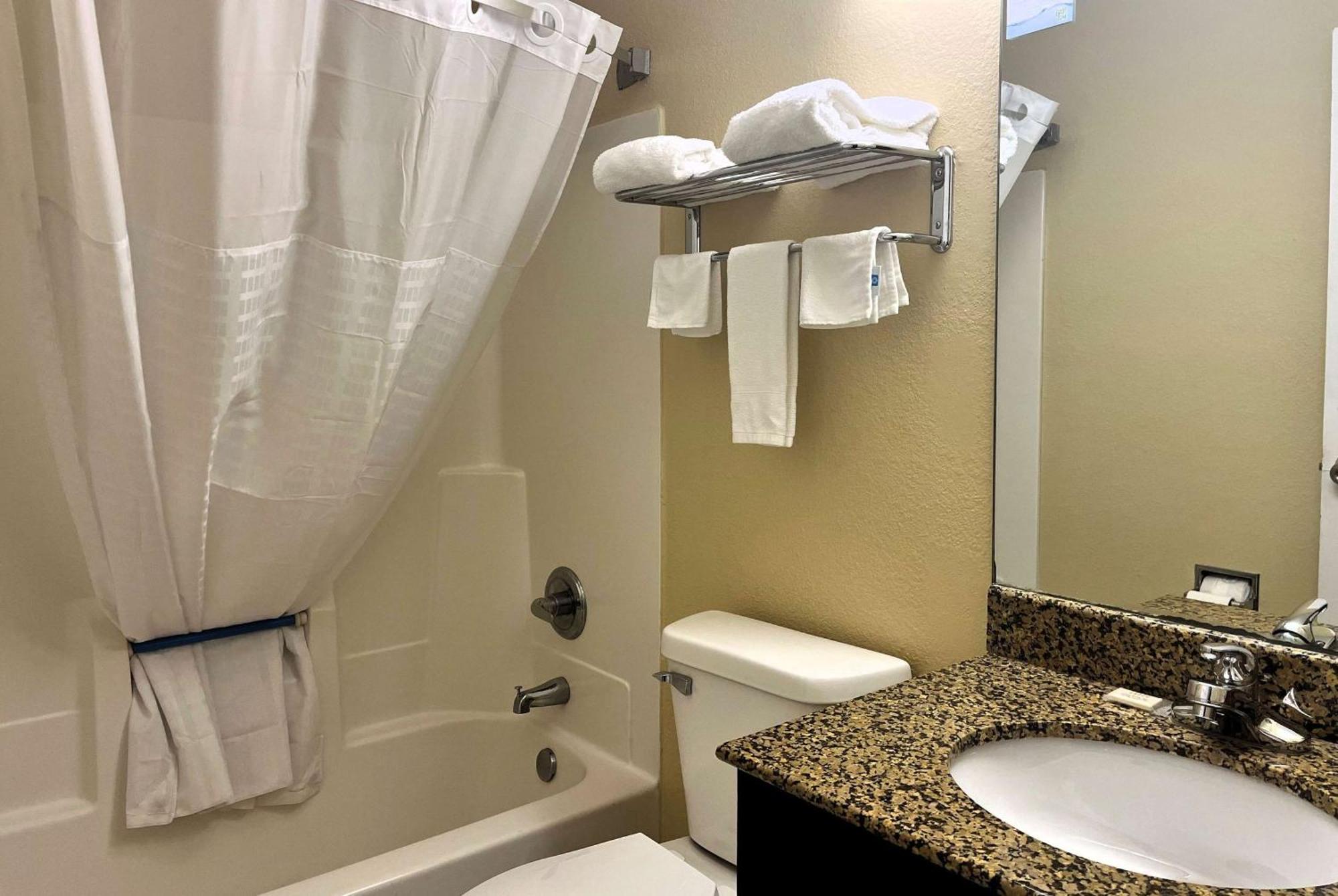 Super 8 By Wyndham Indianapolis/Ne/Castleton Area Hotel Luaran gambar