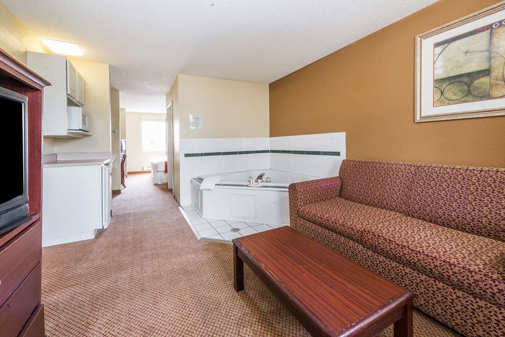 Super 8 By Wyndham Indianapolis/Ne/Castleton Area Hotel Bilik gambar
