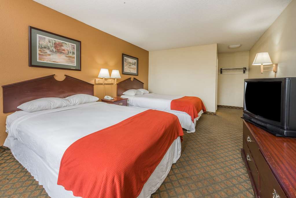 Super 8 By Wyndham Indianapolis/Ne/Castleton Area Hotel Bilik gambar