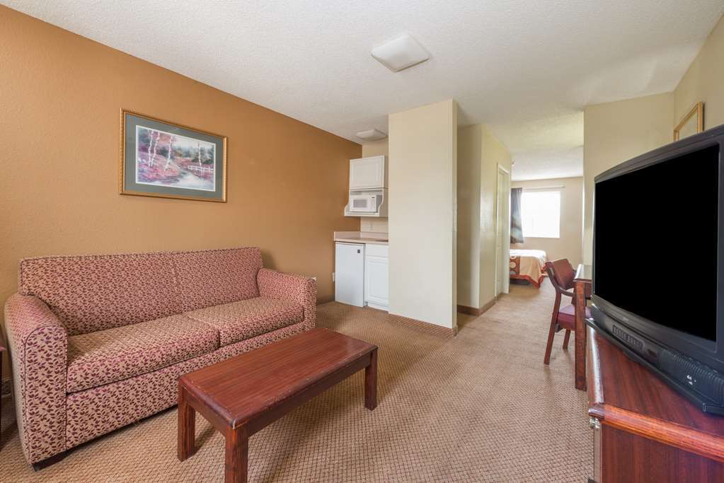 Super 8 By Wyndham Indianapolis/Ne/Castleton Area Hotel Bilik gambar