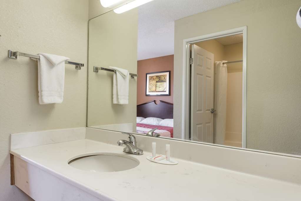 Super 8 By Wyndham Indianapolis/Ne/Castleton Area Hotel Bilik gambar